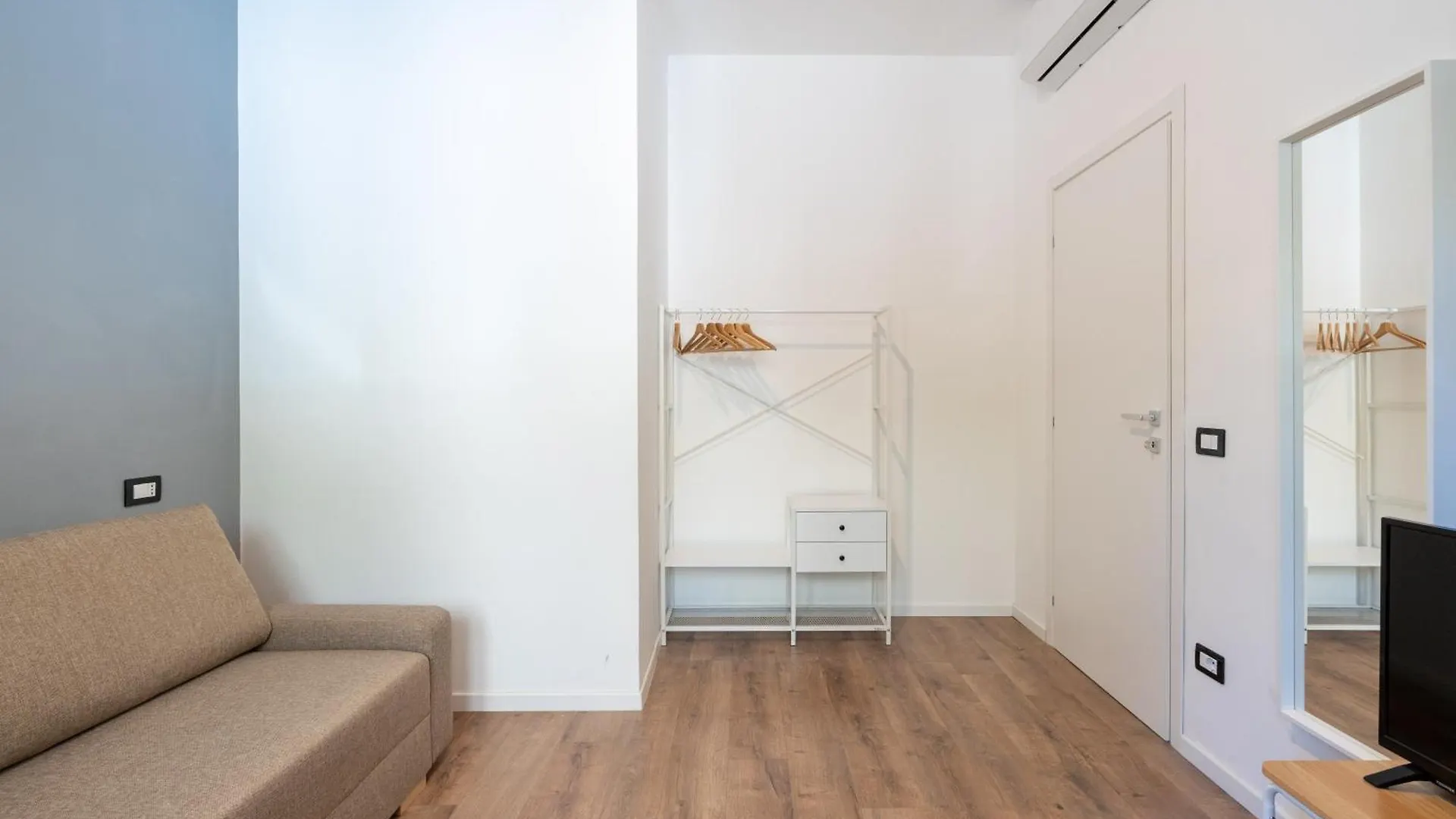 Central Modern Apartment - Colosseo 10 Min Rome