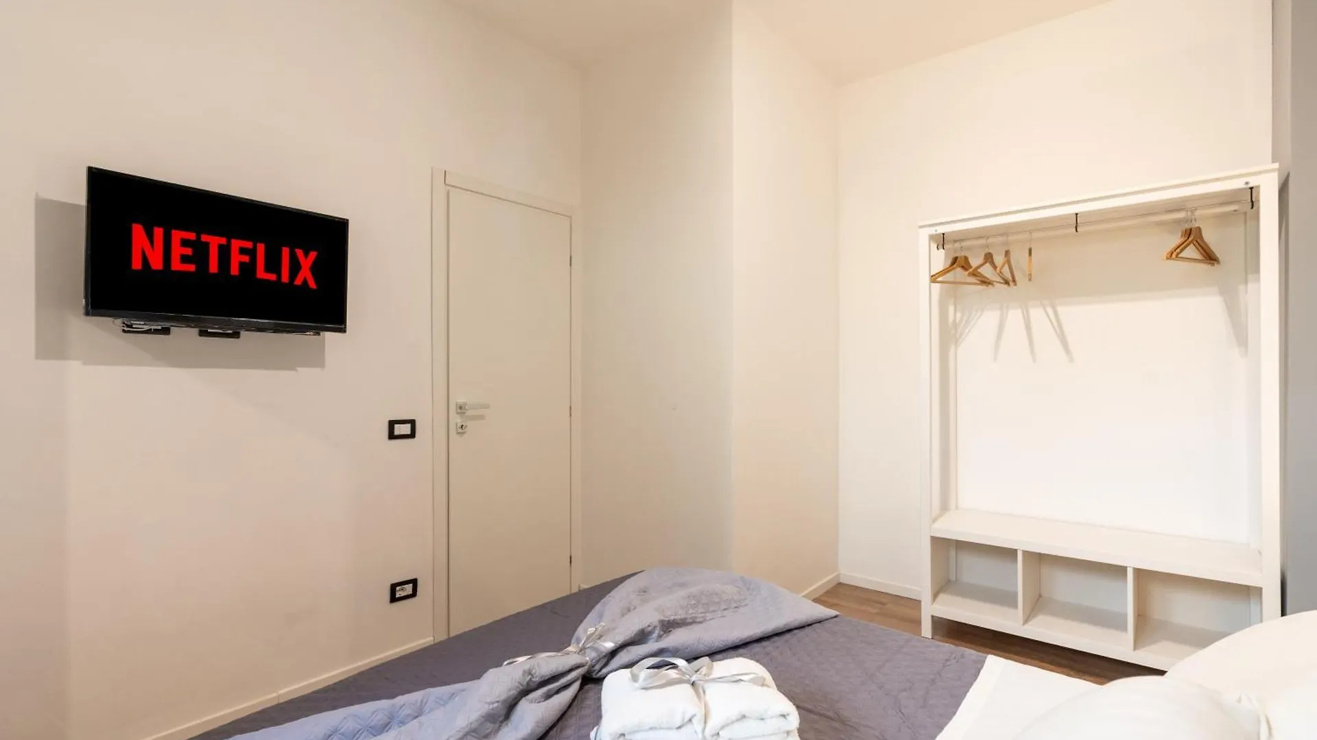 Central Modern Apartment - Colosseo 10 Min Rome Italy