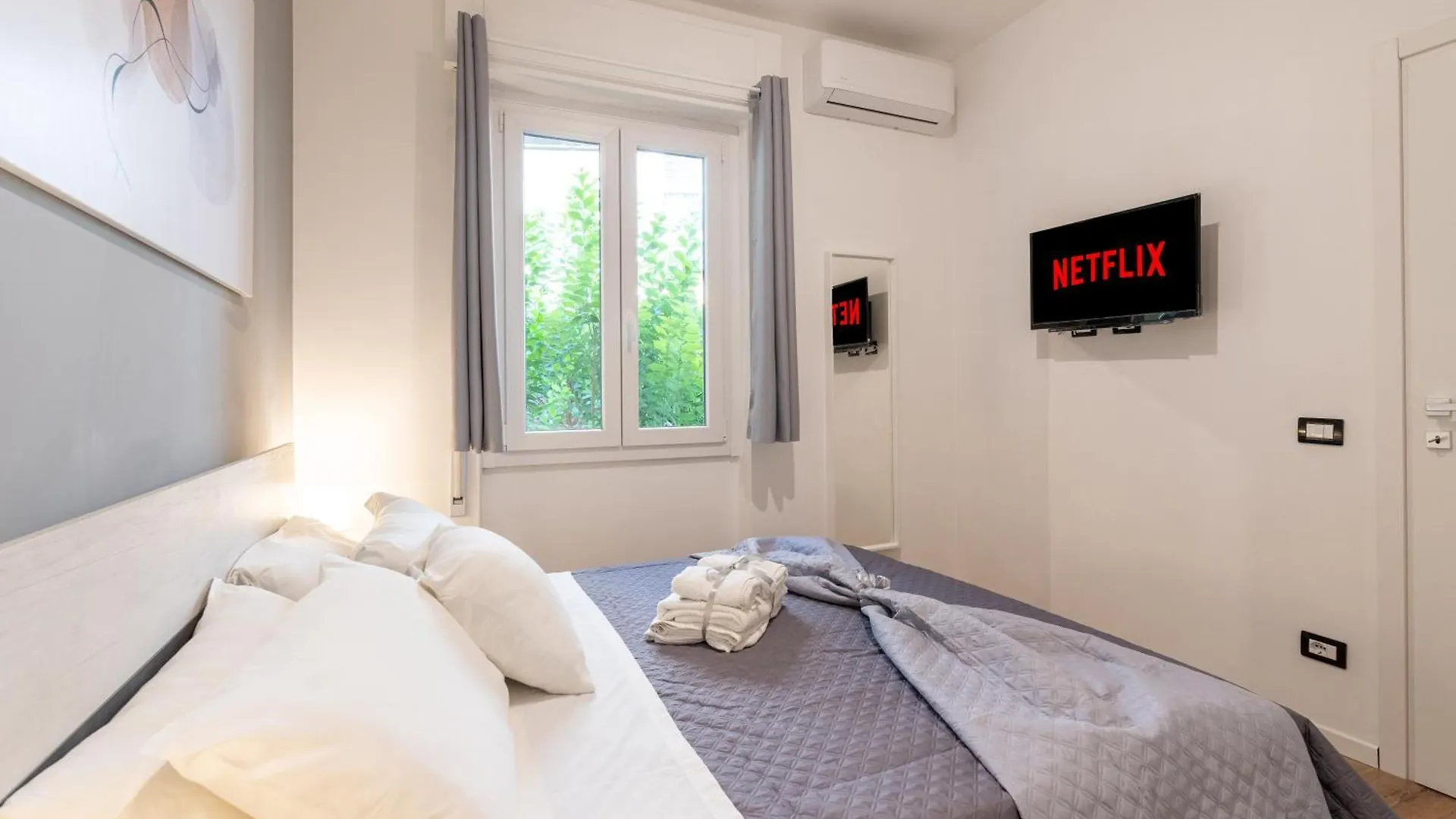 Central Modern Apartment - Colosseo 10 Min Rome Italy