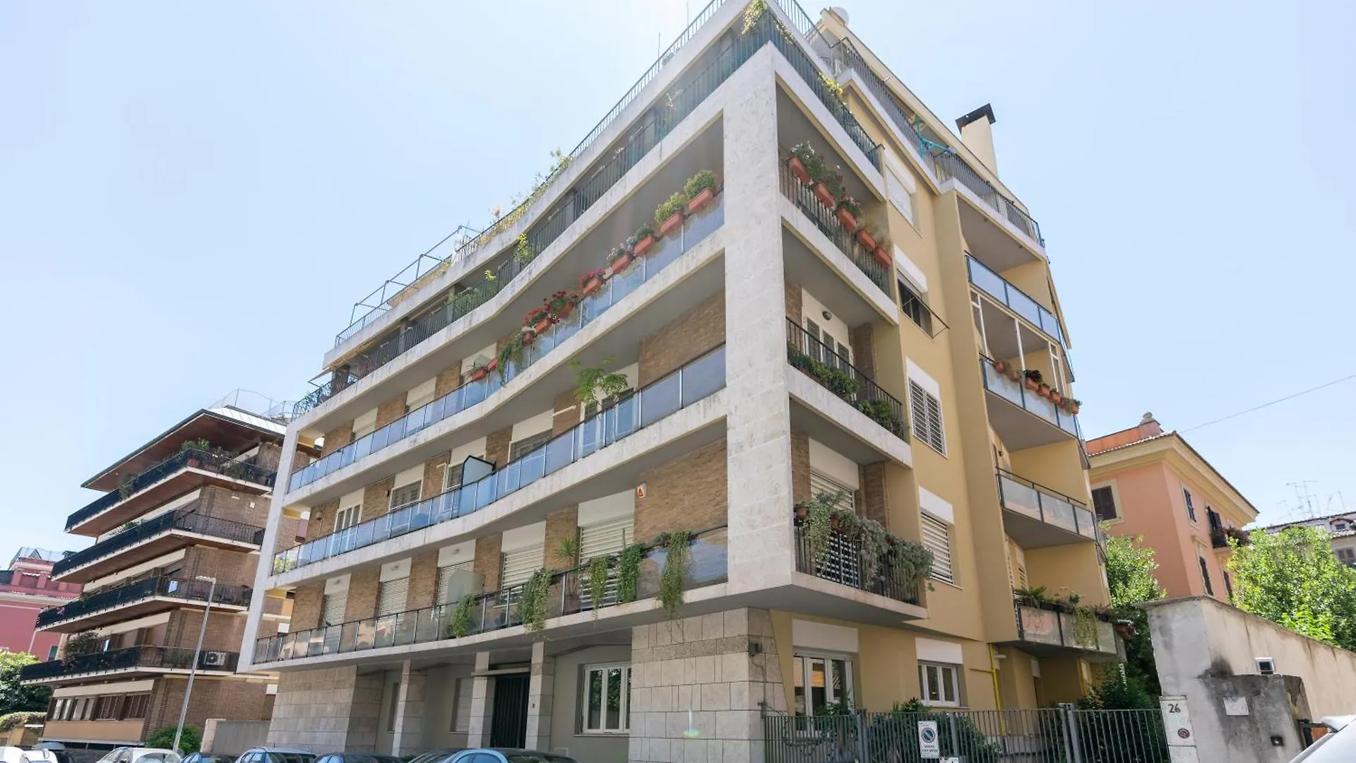 Central Modern Apartment - Colosseo 10 Min Rome Italy