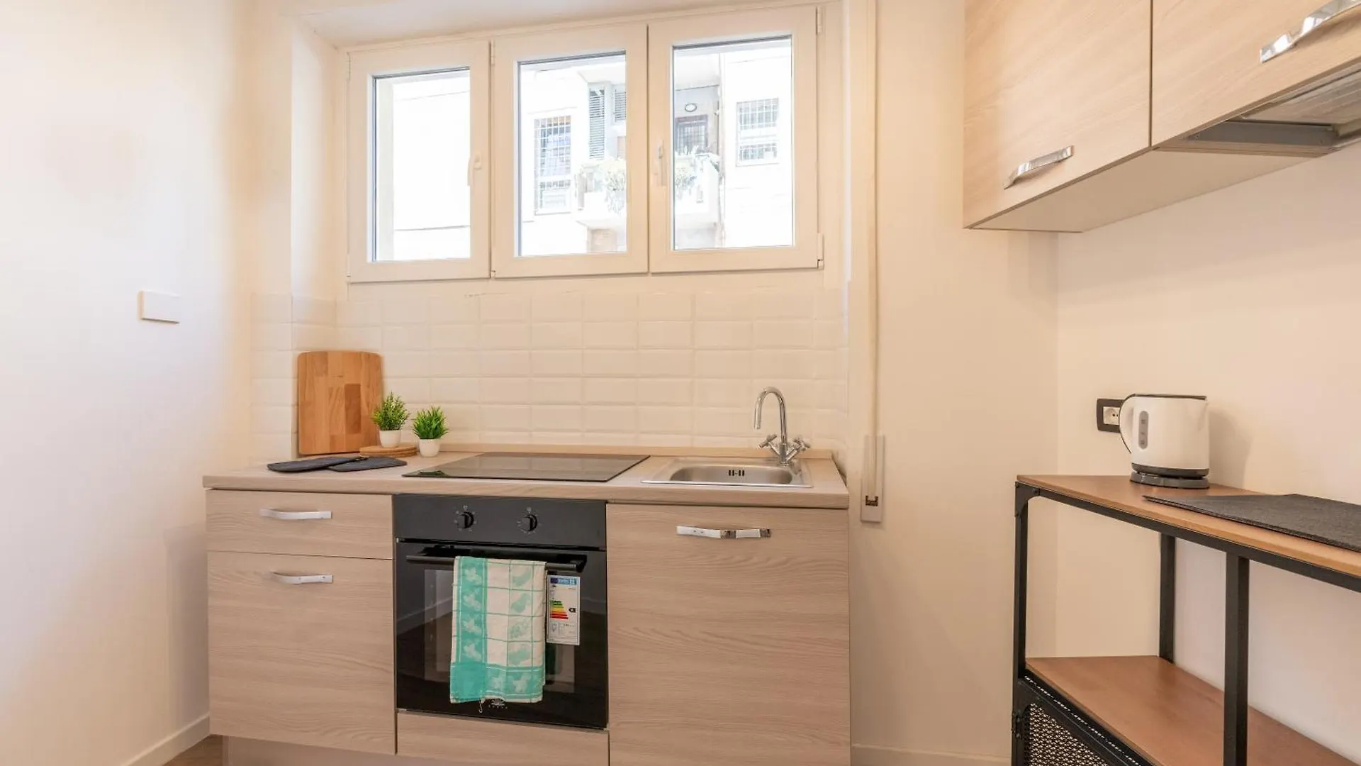 Central Modern Apartment - Colosseo 10 Min Rome Italy