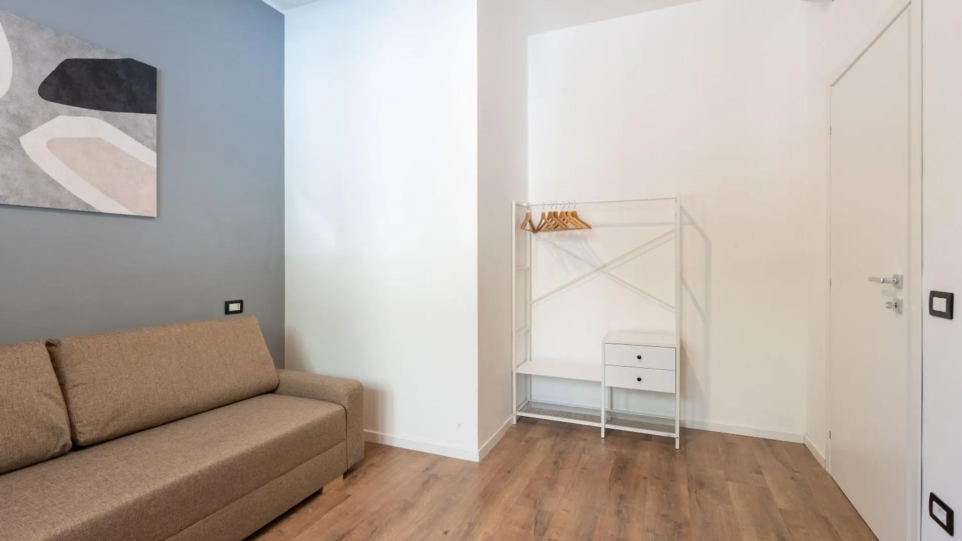 Central Modern Apartment - Colosseo 10 Min Rome 0*,  Italy