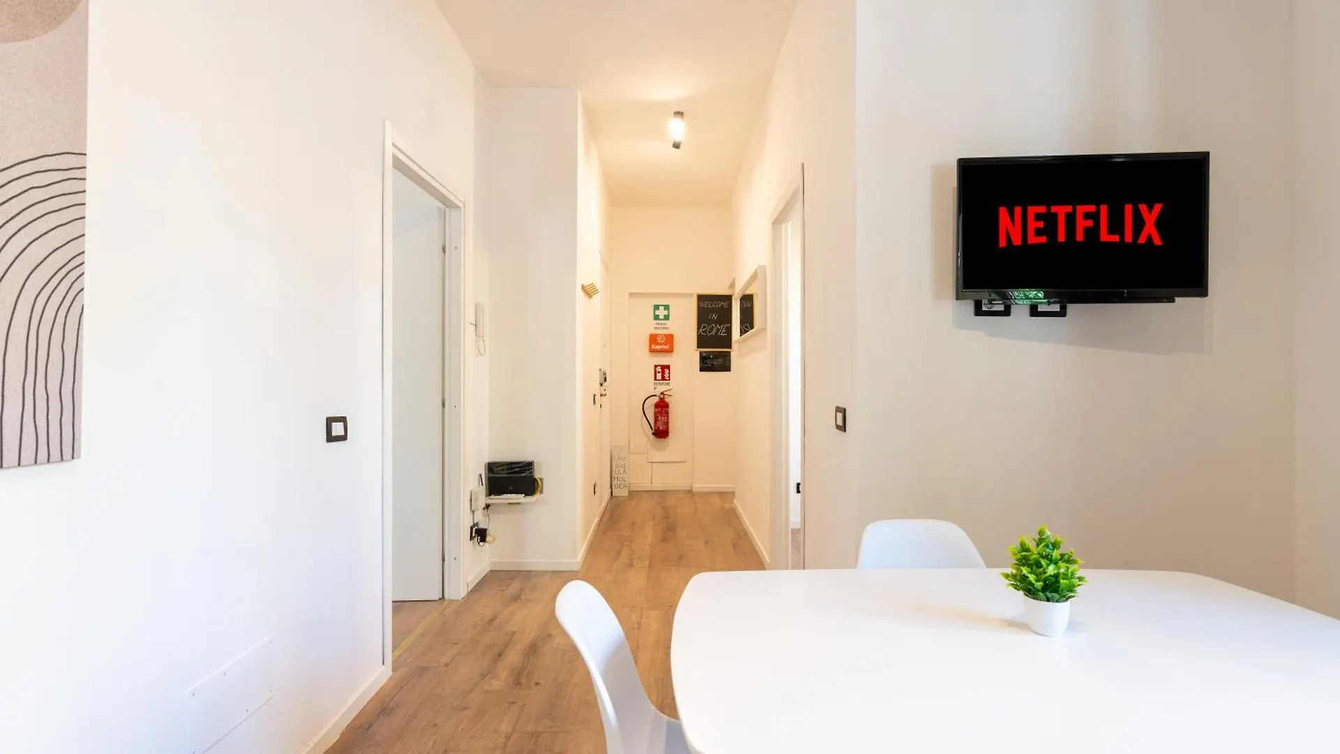 Central Modern Apartment - Colosseo 10 Min Rome 0*,  Italy