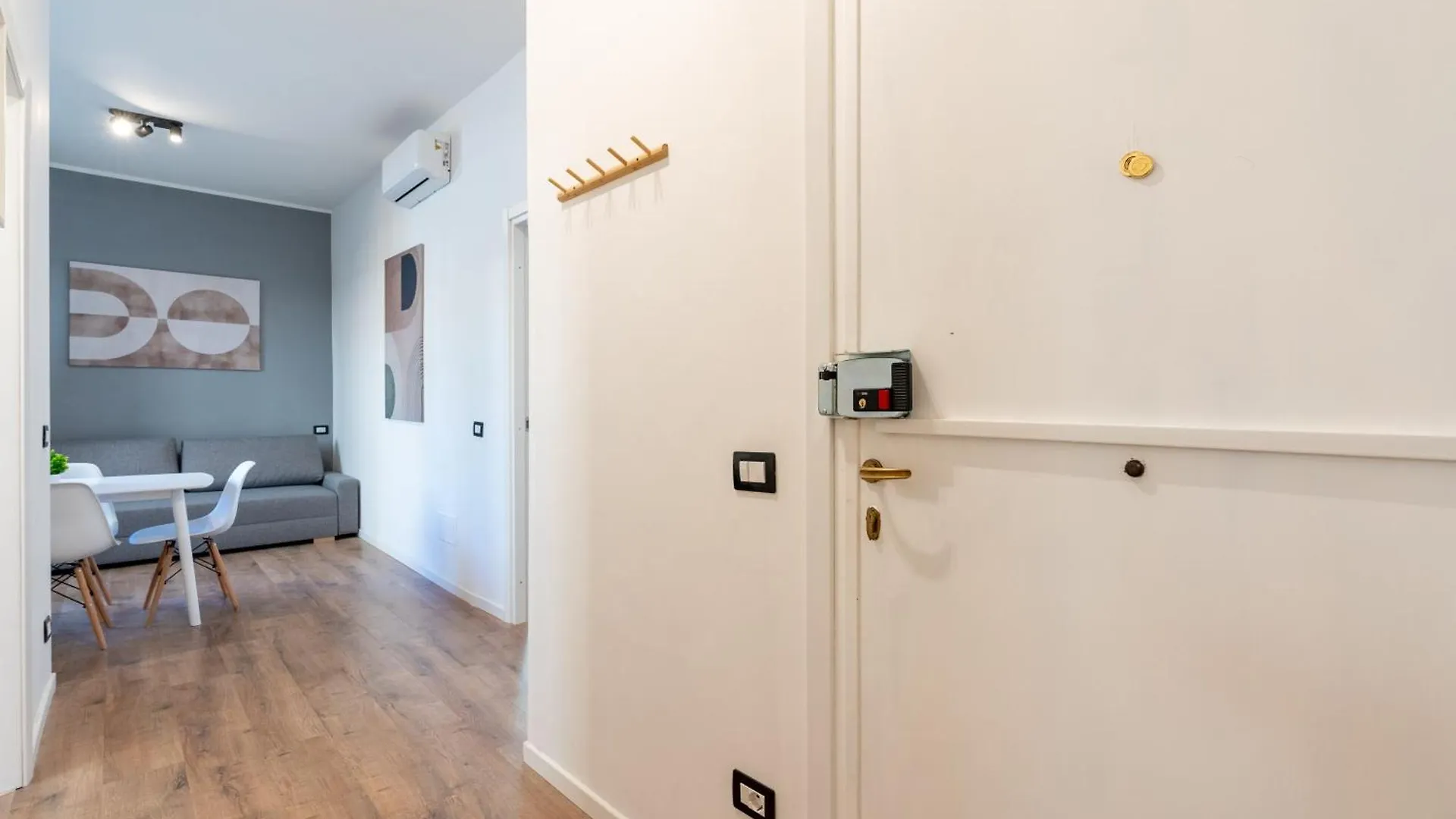 Central Modern Apartment - Colosseo 10 Min Rome Italy