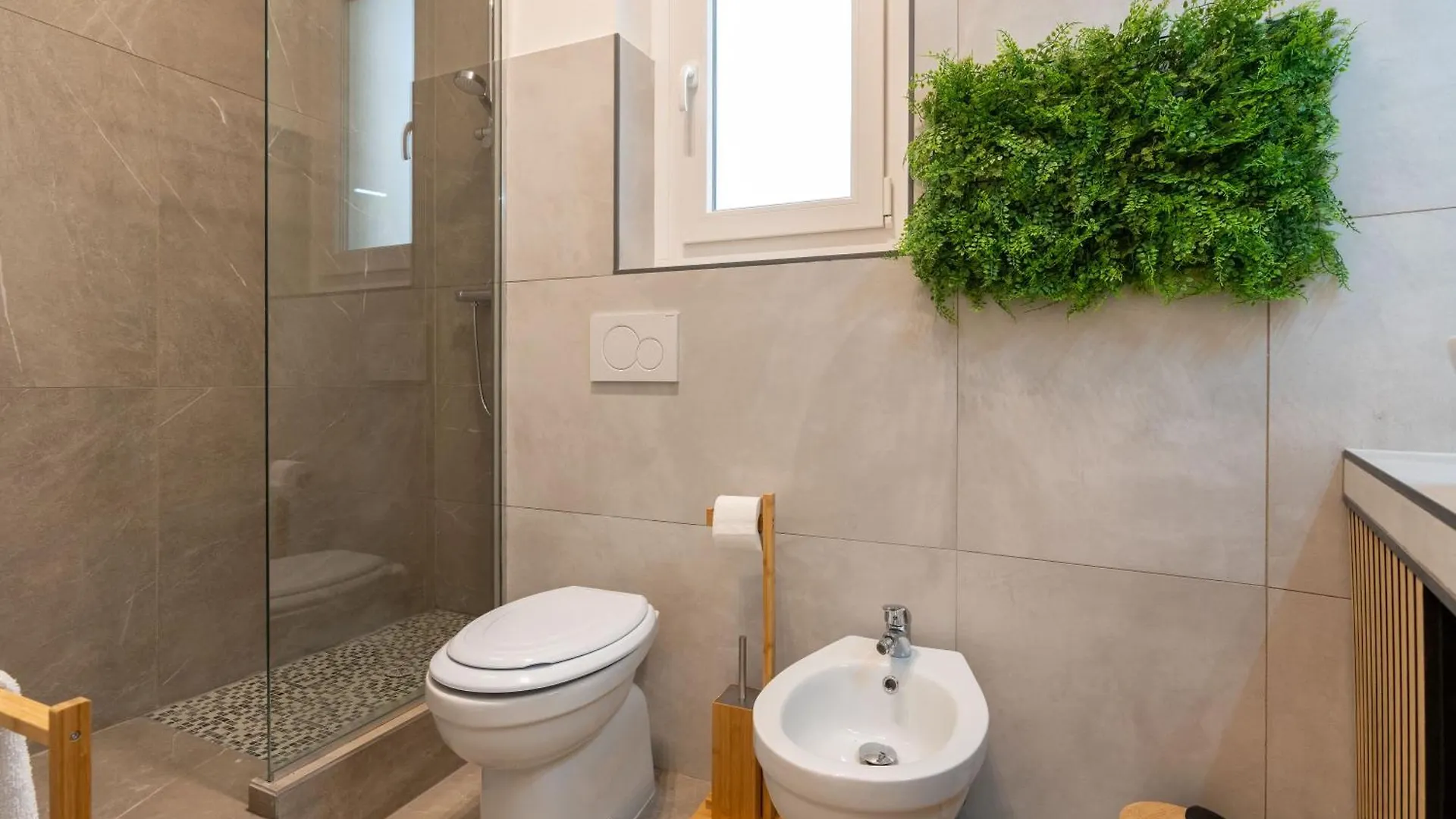 Central Modern Apartment - Colosseo 10 Min Rome Italy